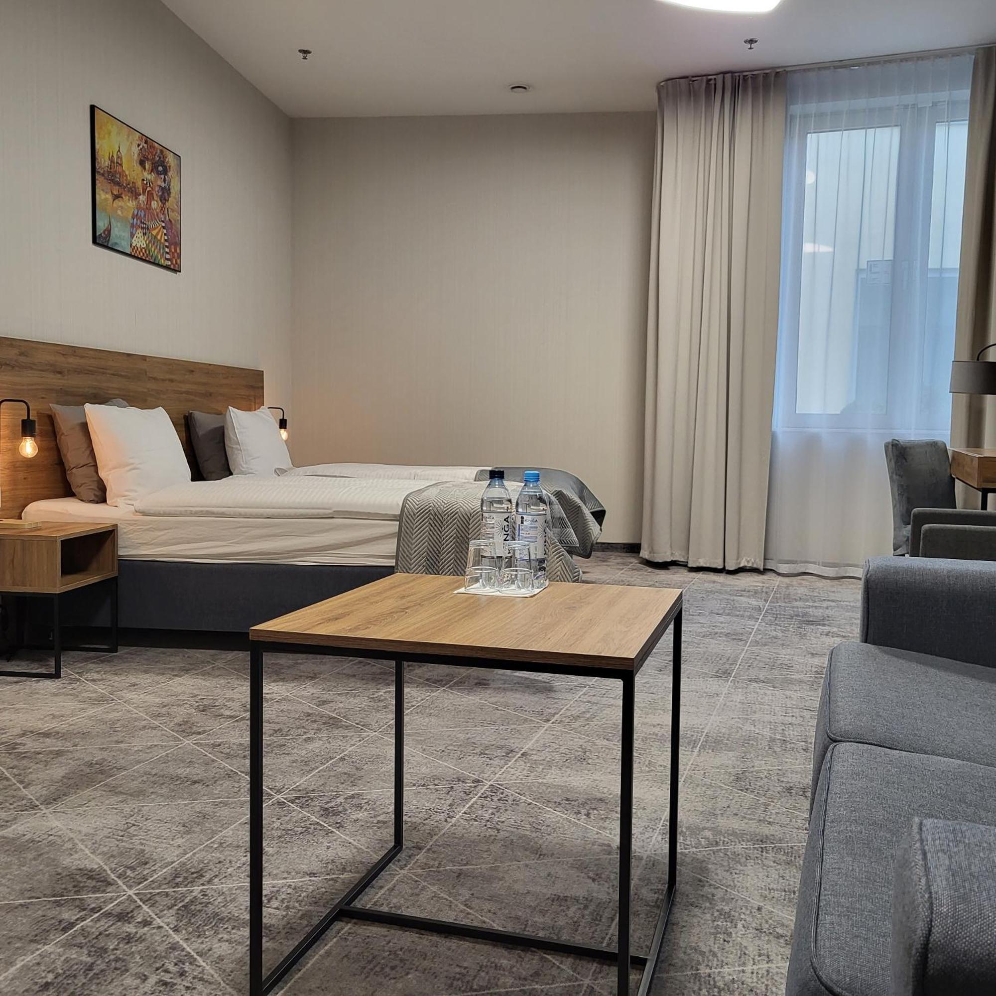 Hotel Centrum โบเลสวาเวียส ภายนอก รูปภาพ